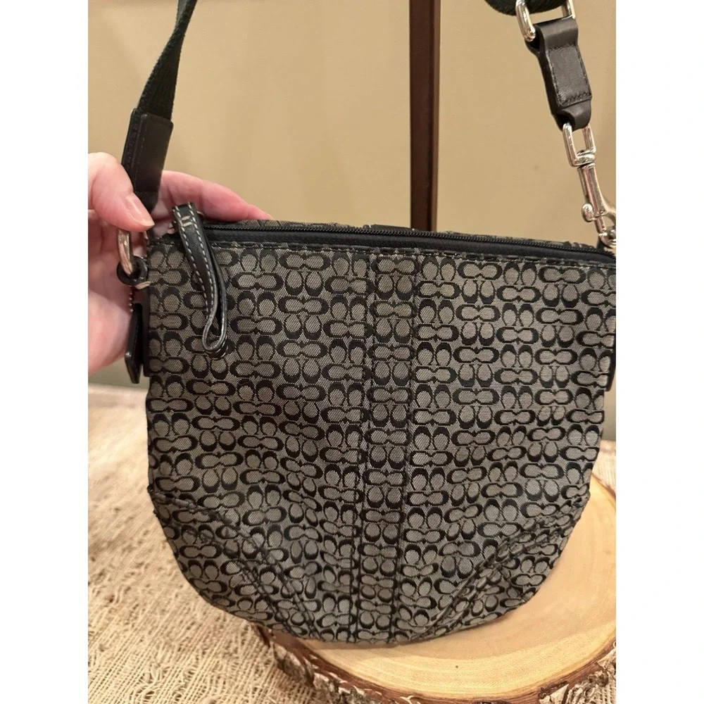 Vintage Y2K Coach‎ Soho Demi Crossbody Black Buckle Bag Signature Logo Jacquard